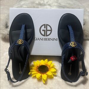 NWT Giani Bernini NAYELLIR Royal Navy Thong Flat Sandals W Logo